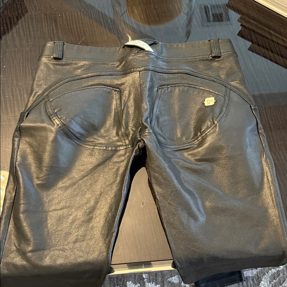 Freddy Womens Black Faux Leather Pants Size 6 - Picture 3 of 6
